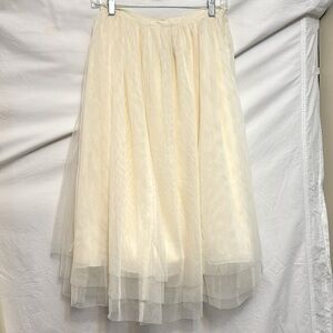 Gorgeous Cream Isaac Mizrahi Tulle/Poly/Silk Layered Skirt; Size 4